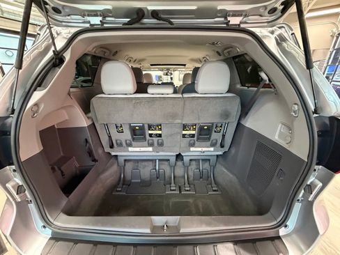 Used 2017 Toyota Sienna XLE w/ XLE Navigation Package image 51
