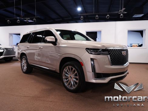 Used 2022 Cadillac Escalade Premium Luxury w/ Performance Package image 9