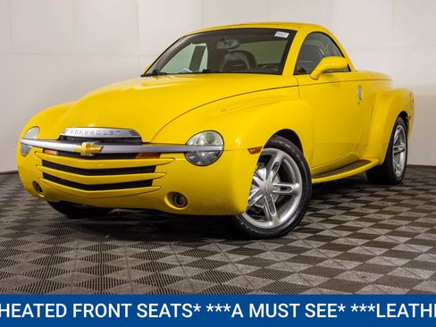 Used 2004 Chevrolet SSR w/ Preferred Equipment Group RWD image 2