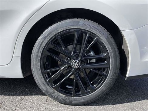 Used 2025 Toyota Camry SE image 9