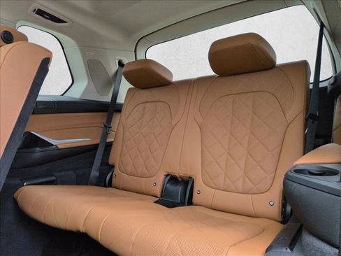 Used 2023 BMW X7 xDrive40i w/ Premium Package image 22