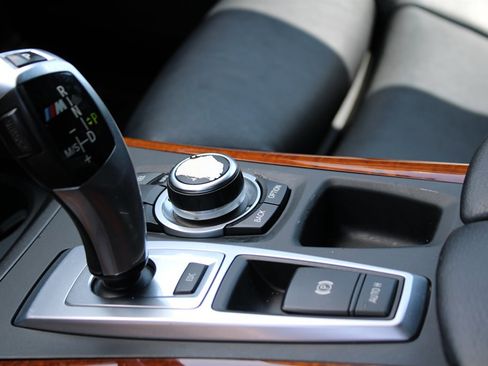 Used 2011 BMW X5 M image 29