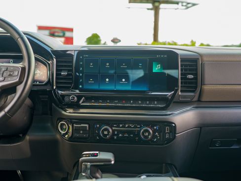 Used 2024 Chevrolet Silverado 1500 ZR2 w/ Technology Package AWD/4WD image 27