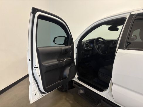 Used 2023 Toyota Tacoma TRD Off-Road w/ Technology Package AWD/4WD image 13