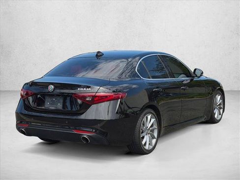Used 2018 Alfa Romeo Giulia RWD image 5
