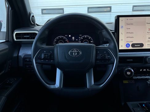 Used 2025 Toyota 4Runner Trailhunter image 43