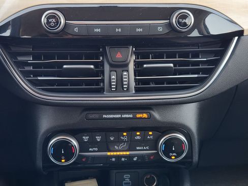 Used 2022 Ford Escape Titanium w/ Titanium Premium Package image 20