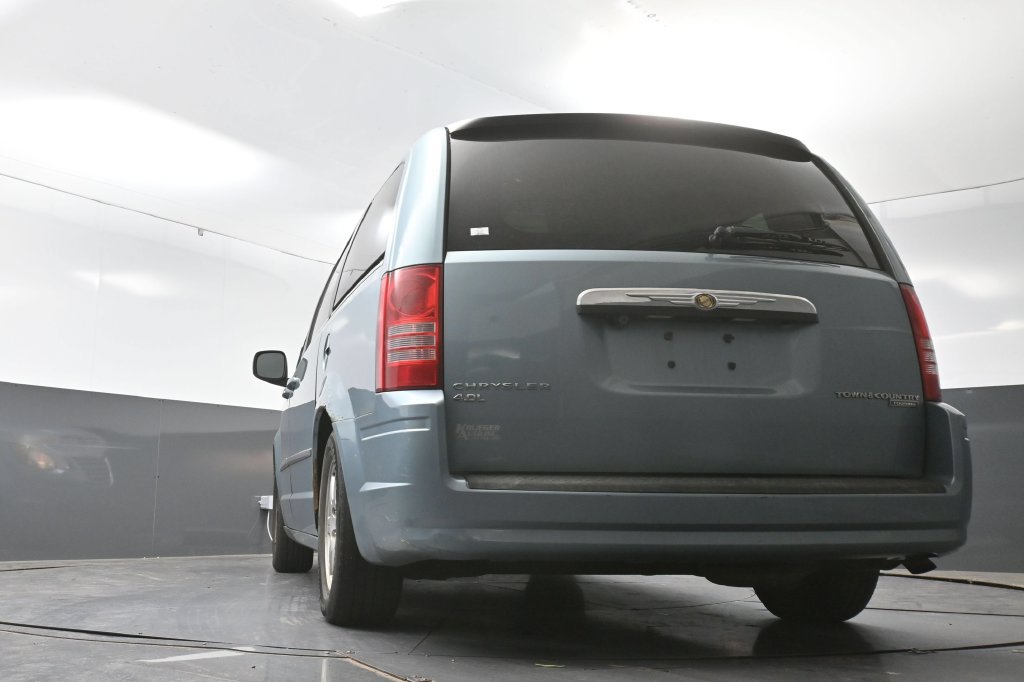 Used 2010 Chrysler Town & Country Touring FWD image 30