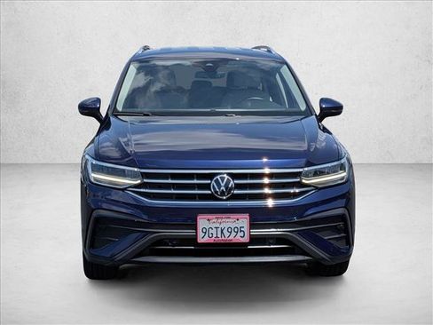 Used 2023 Volkswagen Tiguan SE FWD image 2