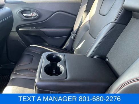 Used 2019 Jeep Cherokee Trailhawk AWD/4WD image 26