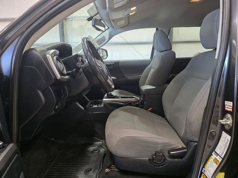 Used 2017 Toyota Tacoma SR5 w/ Tow Package AWD/4WD image 11