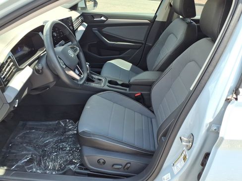 Certified 2026 Volkswagen Jetta SE w/ Black Wheel Package FWD image 20