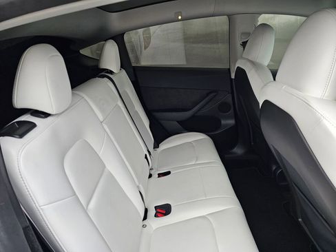 Used 2024 Tesla Model Y Performance image 15