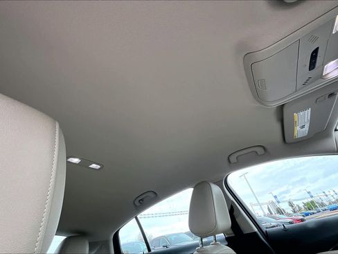 Used 2018 Buick Regal Essence image 13