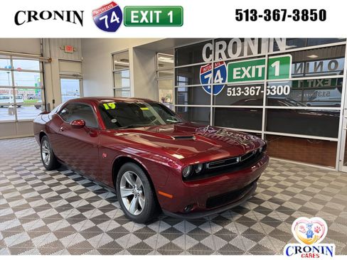 Used 2019 Dodge Challenger SXT image 1
