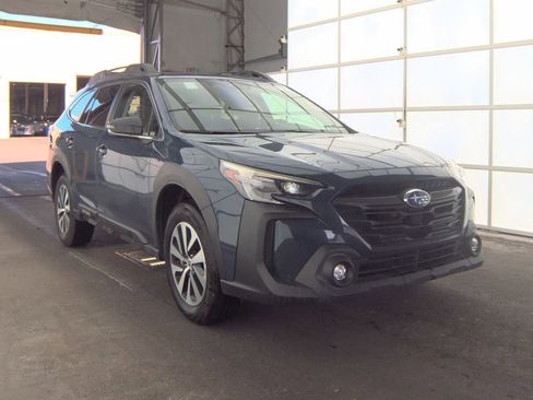 Used 2024 Subaru Outback Premium image 2