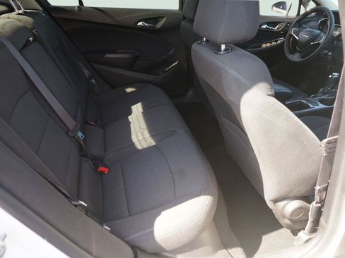Used 2017 Chevrolet Cruze LT FWD image 15