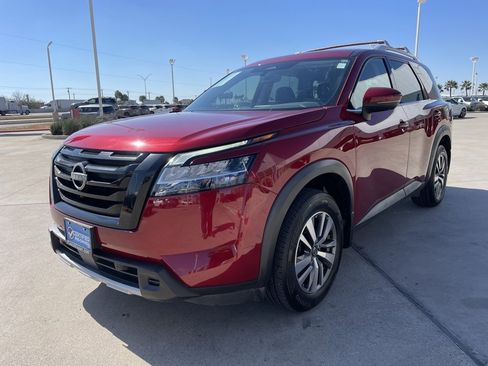 Certified 2023 Nissan Pathfinder SL w/ Black Appearance Package image 5