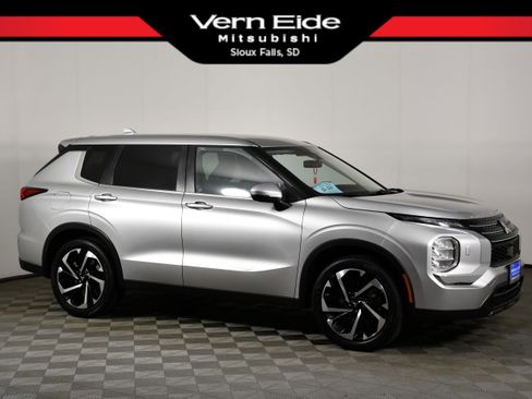 Used 2022 Mitsubishi Outlander ES AWD/4WD image 1