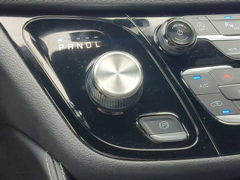 Used 2025 Chrysler Pacifica Limited FWD image 65