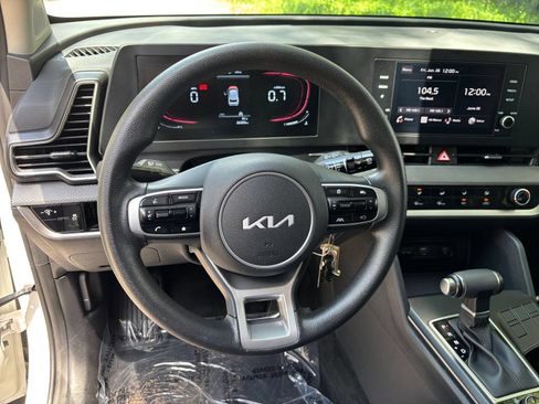 Used 2025 Kia Sportage LX FWD image 25