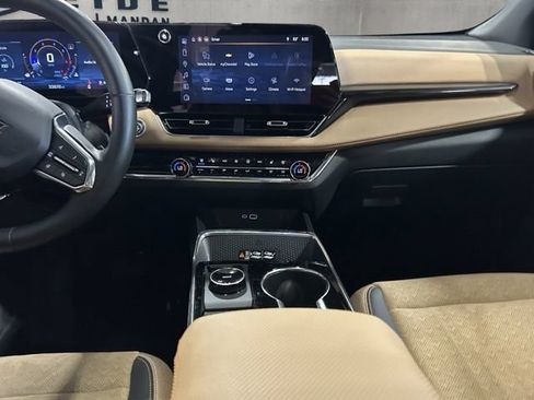 Used 2025 Chevrolet Equinox ACTIV w/ Safety and Technology Package AWD/4WD image 24