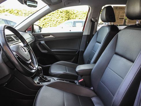 Used 2019 Volkswagen Tiguan SE image 17