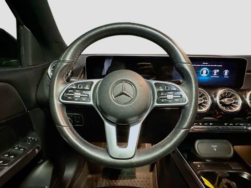 Used 2021 Mercedes-Benz GLB 250 4MATIC image 13