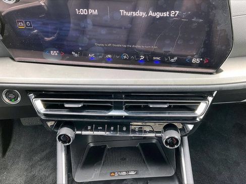 Used 2025 Chevrolet Traverse LT w/ LPO, Floor Liner Package FWD image 18
