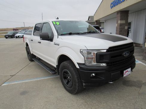 Used 2019 Ford F150 Platinum w/ Equipment Group 701A Luxury image 3