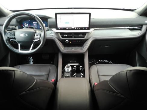 Used 2025 Ford Explorer Platinum w/ LUX Leather Package AWD/4WD image 2