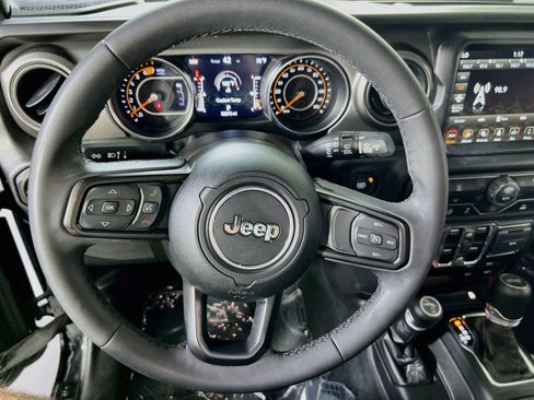 Used 2023 Jeep Wrangler Unlimited Sport w/ Sun And Sound Package AWD/4WD image 11