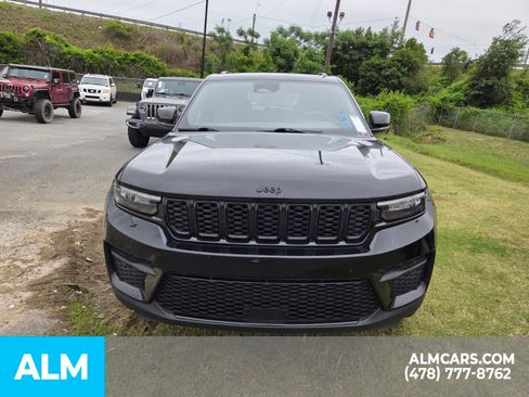 Used 2025 Jeep Grand Cherokee Altitude AWD/4WD image 18