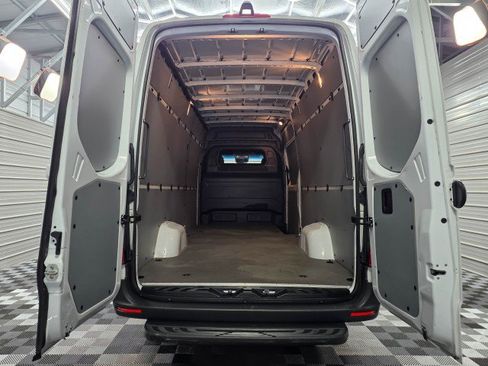 Used 2024 Mercedes-Benz Sprinter 2500 image 11