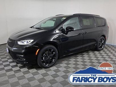 New 2026 Chrysler Pacifica Select w/ S Appearance Package