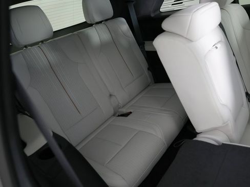 Used 2026 Cadillac Vistiq Sport image 12