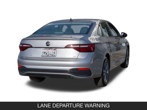 Used 2024 Volkswagen Jetta SE FWD image 8