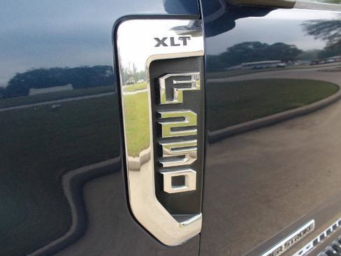 Used 2017 Ford F250 XLT w/ XLT Premium Package image 24