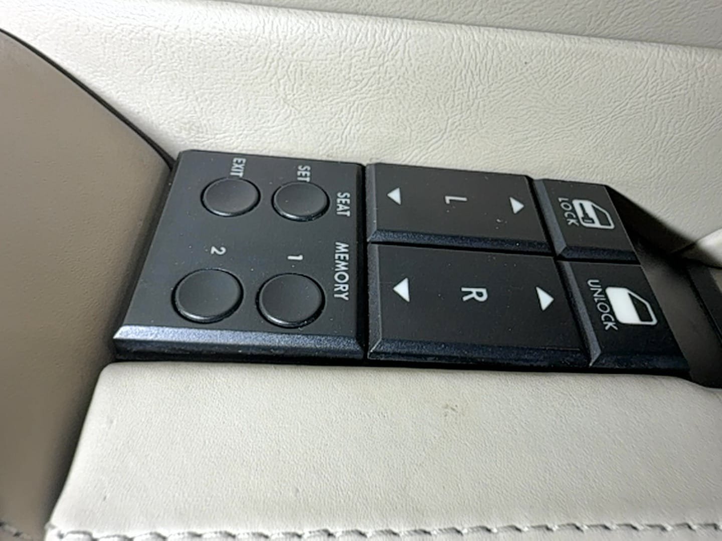 Used 1993 Cadillac Allante FWD image 46