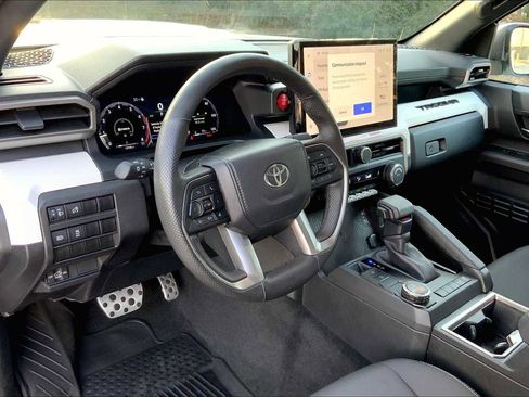 Used 2024 Toyota Tacoma TRD Sport image 16