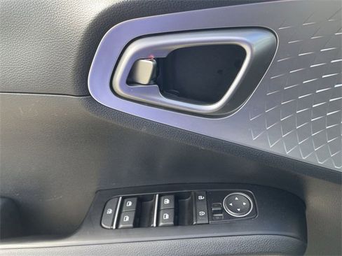 Used 2023 Kia Soul LX w/ LX Technology Package image 21