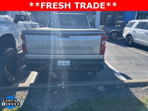 Used 2024 Chevrolet Silverado 2500 Custom w/ Custom Value Package image 4