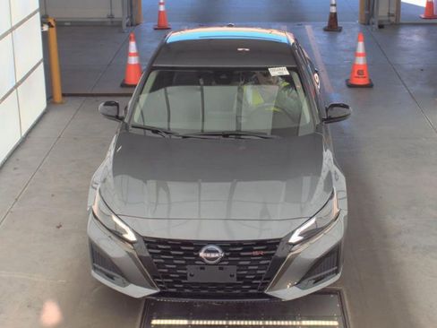 Used 2023 Nissan Altima 2.5 SR image 3