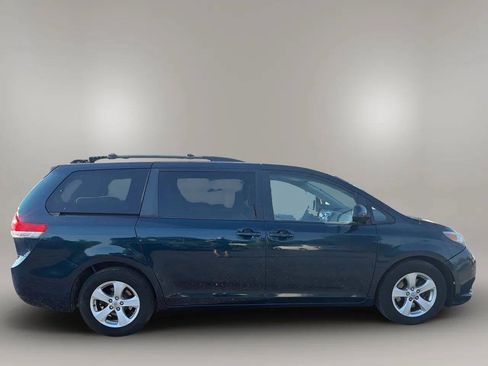 Used 2011 Toyota Sienna LE w/ Towing Pkg FWD image 8