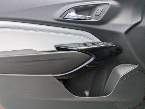 Used 2025 Chevrolet Trax LT w/ LT Convenience Package image 10