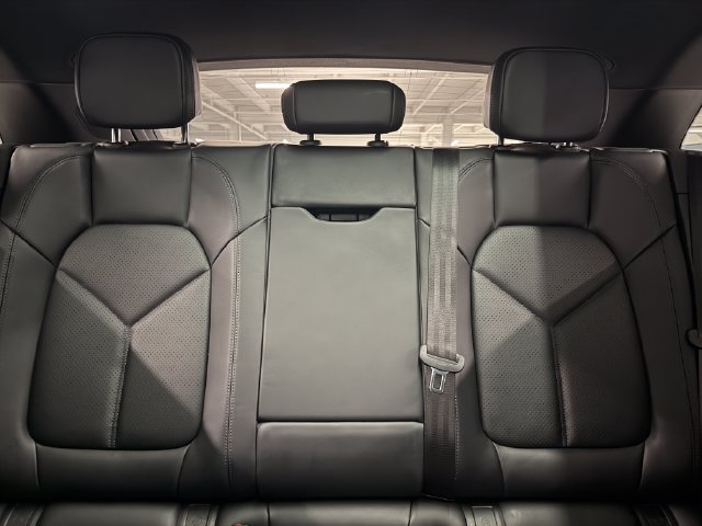 Certified 2026 Porsche Macan AWD/4WD image 26