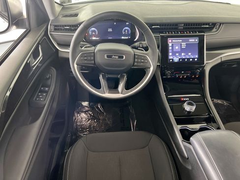 Used 2023 Jeep Grand Cherokee Laredo AWD/4WD image 20