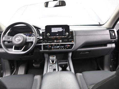 Used 2025 Nissan Pathfinder SV FWD image 31