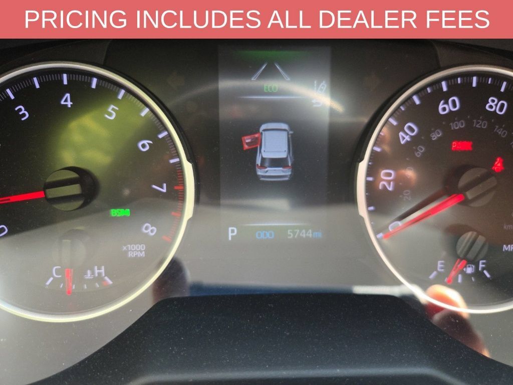 Used 2022 Toyota RAV4 XLE w/ Convenience Package AWD/4WD image 10