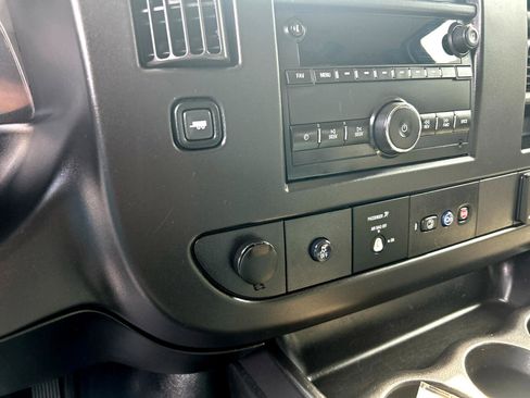 Used 2018 GMC Savana 2500 w/ Driver Convenience Package image 22